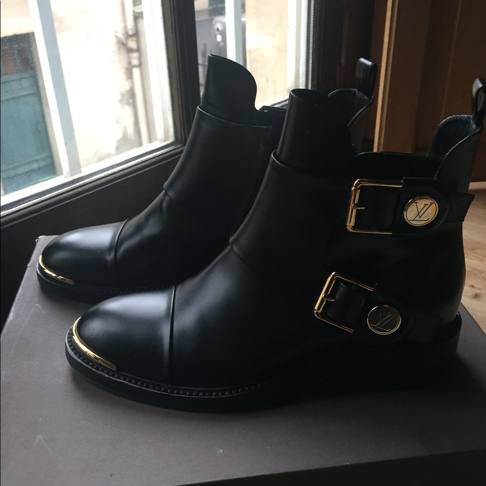 Louis Vuitton Flat Valley Boot, Black. Size 38 IT